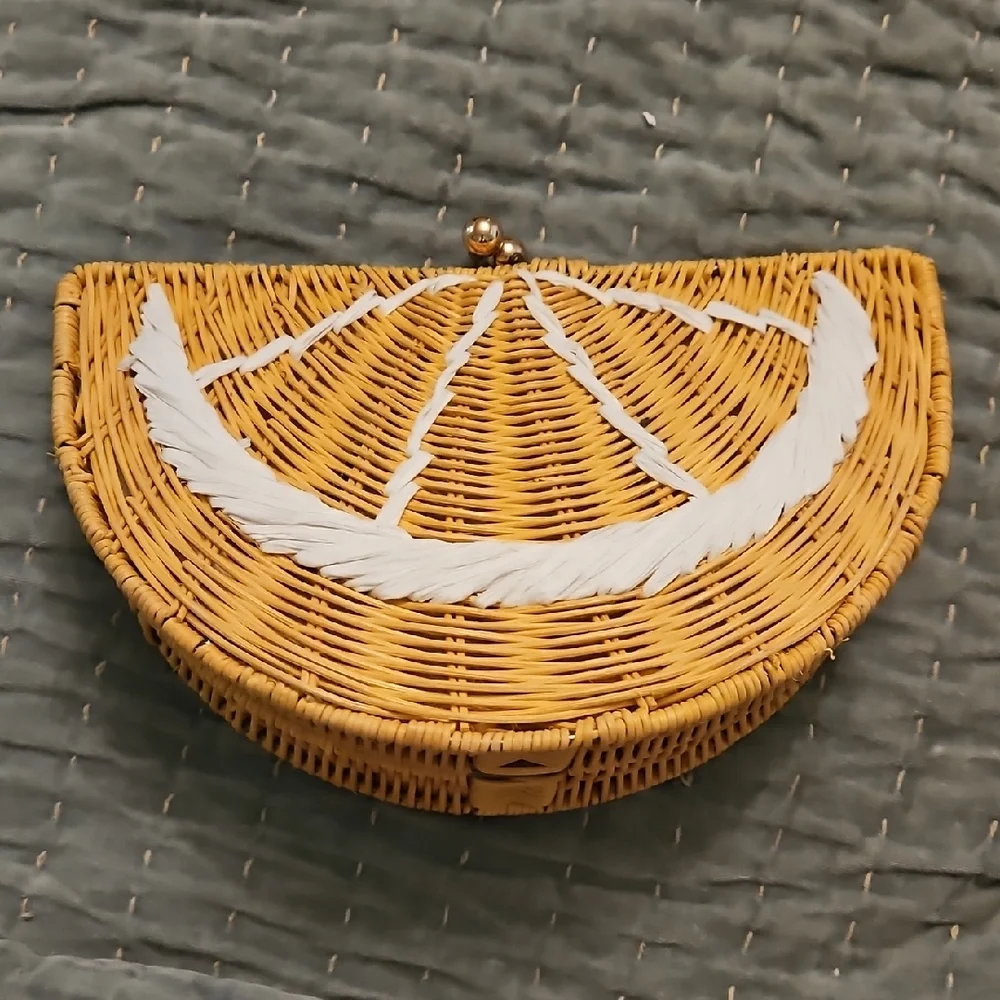 New, Handcrafted, Tan and White, Lemon-Shaped Woven Clutch - Picture 7 of 7